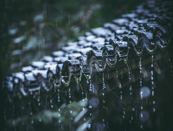 南京甘熙故居夏天下雨的屋檐图片