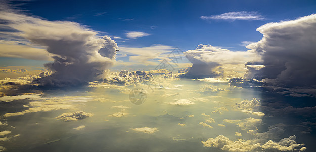 云中飞机图片