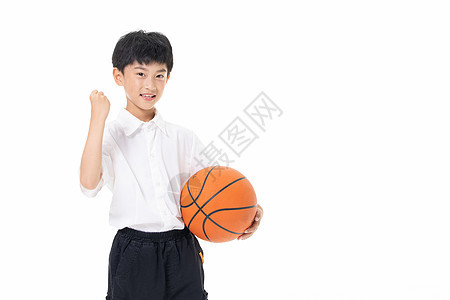 小男孩抱着篮球做加油动作图片