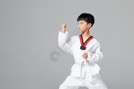 【精】小男孩练习跆拳道图片
