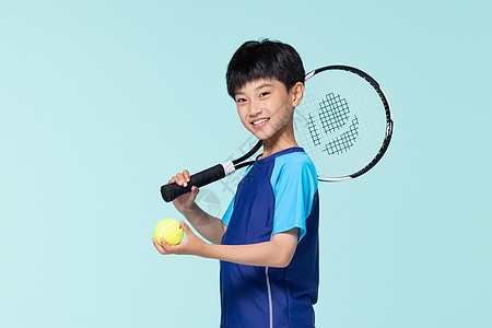 运动打网球的小男孩背景图片