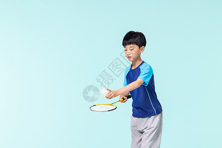 运动儿童打羽毛球图片