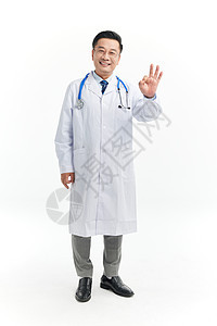 中年医生做OK手势图片