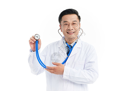 中年医生使用听诊器图片