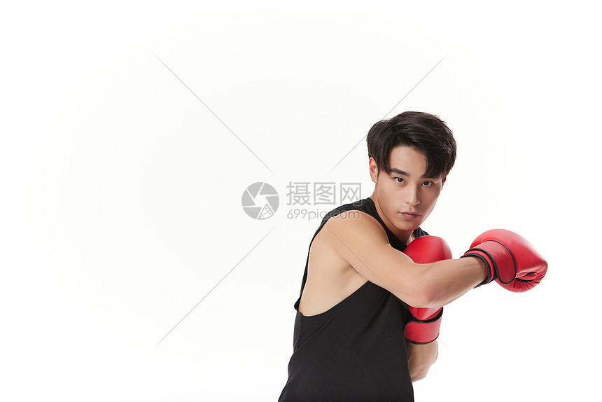 男性拳击选手击打动作高清图片下载-正版图片501778344-摄图网