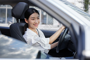 女性司机驾车形象图片