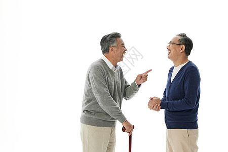 两位老年男性聊天说笑图片