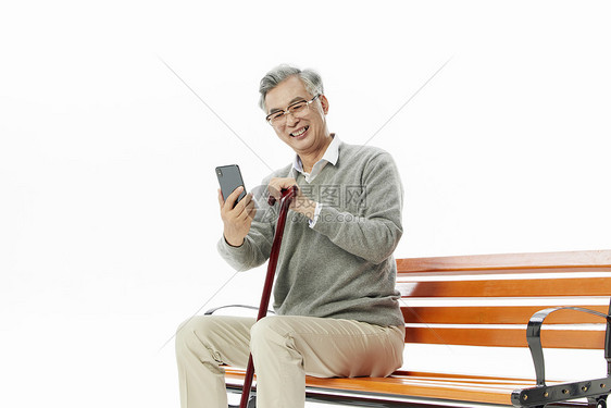老年人使用智能手机图片