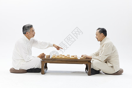 老年人下象棋博弈图片