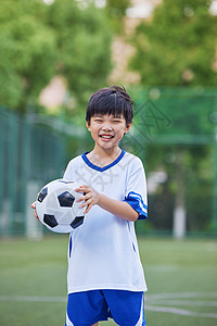 决战世界杯手拿足球的男孩形象背景