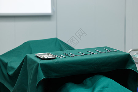医院手术工具台场景图片