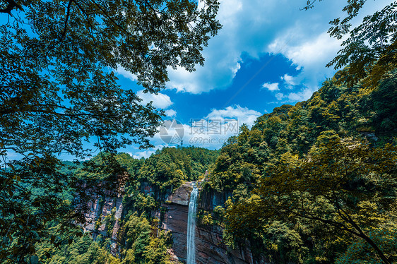 重庆四面山土地岩瀑布图片