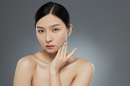 女性脸部补水护肤背景图片