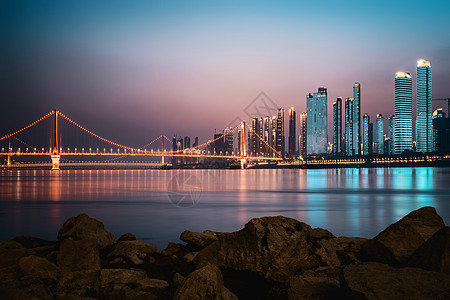 长江边的夜景高清图片