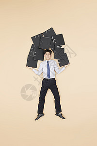 创意俯拍商务男性头顶文件夹职场压力图片