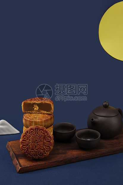 中秋节的月饼和茶壶茶杯图片