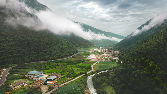 川西高原山谷村落图片