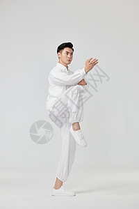 打太极拳的男性中国风背景图片