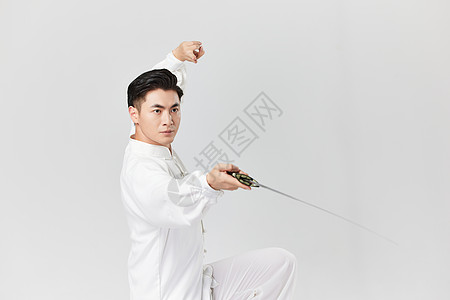 中国风男性舞剑耍剑动作图片