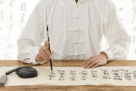 中国风男性书法写字特写图片