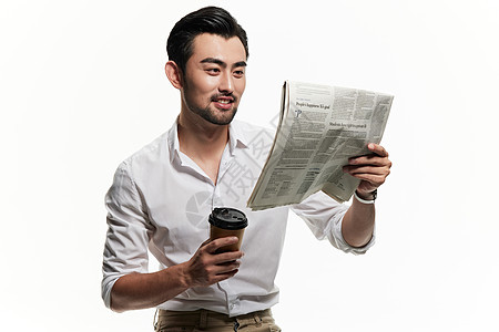 喝咖啡的男人阅读报纸图片