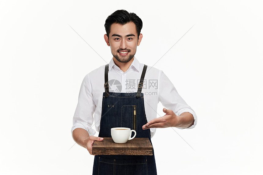 咖啡师邀请顾客品尝咖啡图片