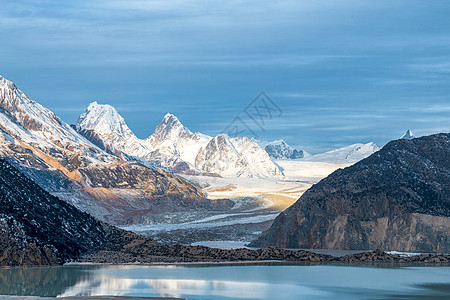 日照充足西藏八宿来古冰川背景