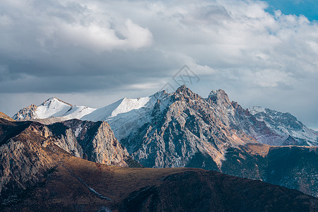 冬季的高原分光西藏业拉山垭口风景图背景