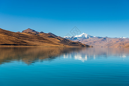 黄昏山湖西藏羊卓雍措风景图背景