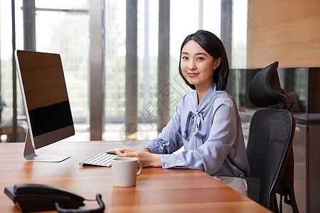 办公室工作的商务女性形象图片素材