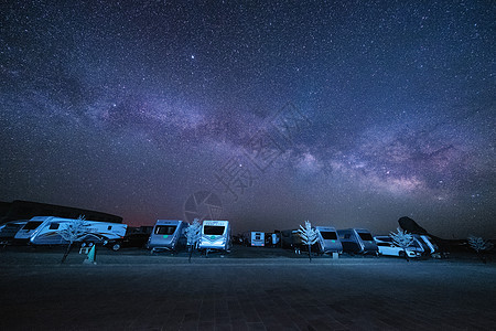 水上雅丹房车营地的星空图片