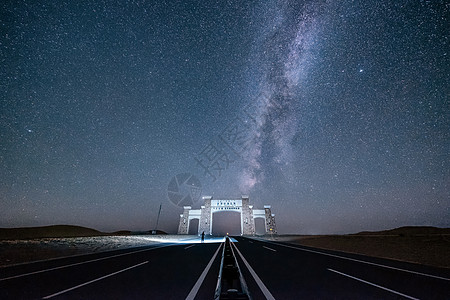 沙漠公路阿拉善梦想沙漠公园星空背景