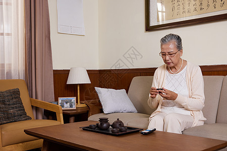 孤独空巢老人晚年居家生活图片