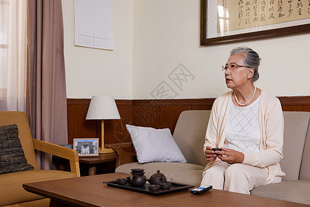 孤独空巢老人晚年居家生活图片