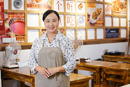 面馆中年女服务员形象图片