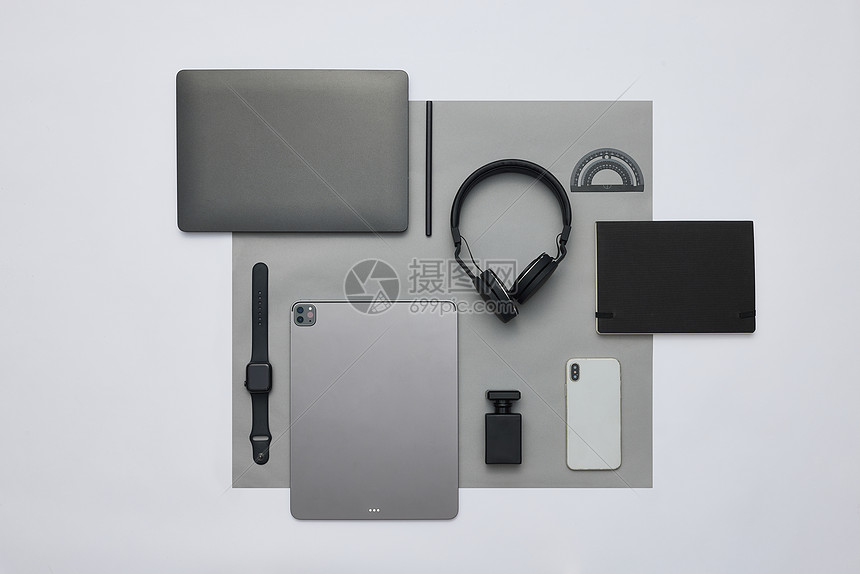 灰色背景里的电子产品图片