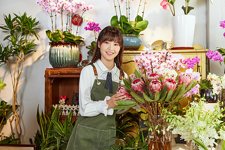 买干果鲜花店美女销售员服务形象背景