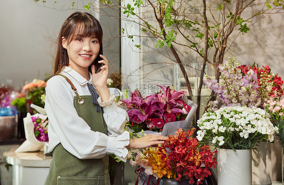 花店美女服务员接电话咨询图片