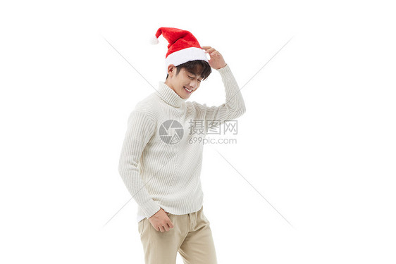 青年男性过圣诞节戴圣诞帽图片