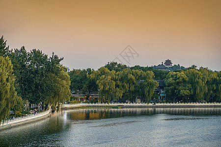 秋天什刹海与景山图片