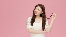 韩系甜美卷发青年女性图片