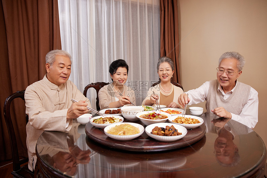 老年聚会吃饭聊天图片