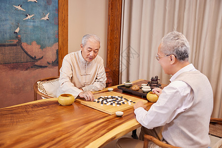 老年聚会一起下围棋图片