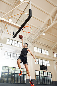 篮球选手起跳扣篮图片
