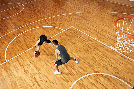 篮球选手打篮球对抗单挑图片