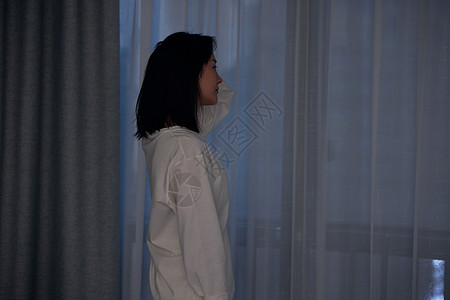 心情孤独一个人在家孤独的女性背景