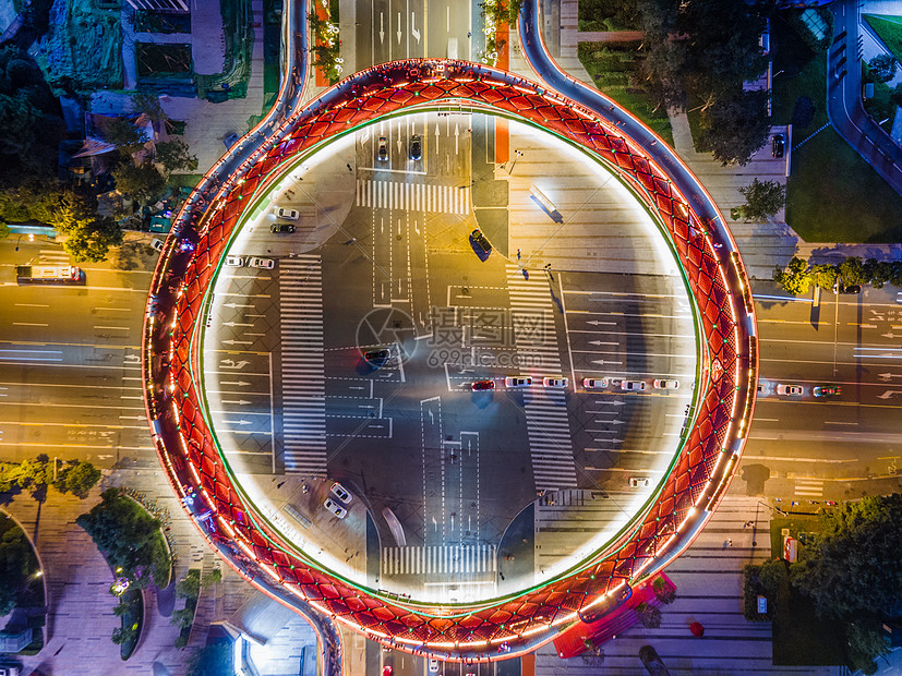 航拍成都新地标交子之环与金融城双子塔夜景图片