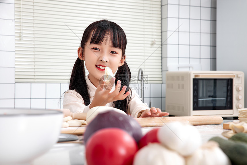 孩子学包水饺图片