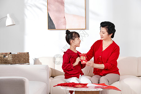妇女节红包奶奶给孙女准备新年红包背景
