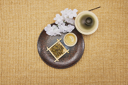 亚麻背景下的日式茶具和陶瓷图片